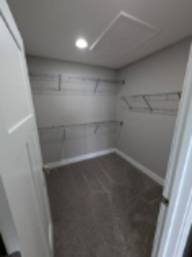 Building Photo - Executive Rental: Spacious 4-Bedroom Home in Oconomowoc!