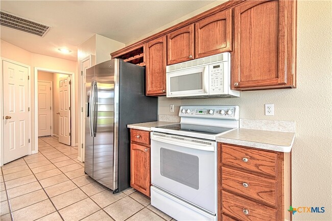 Building Photo - 5005 Warwicke Dr