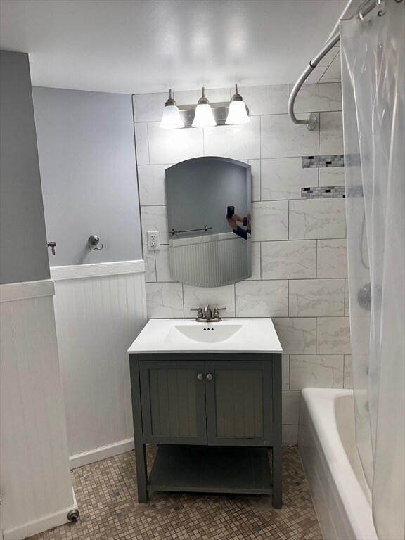 Building Photo - 300 Lynn Shore Dr