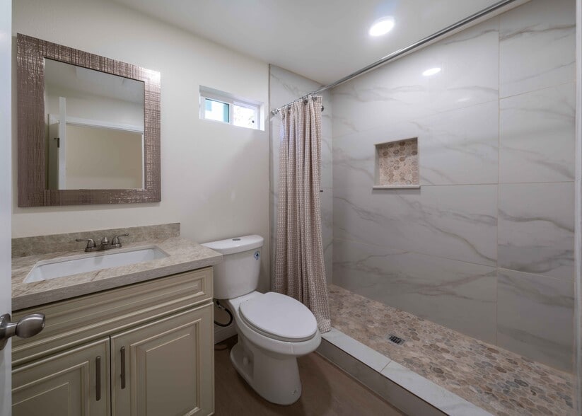 Building Photo - 6 Princeton Ave