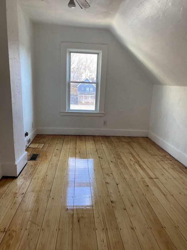 3rd Bedroom on 3rd Floor - 49 Cliff St