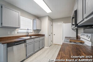 Building Photo - 423 Golden Walk