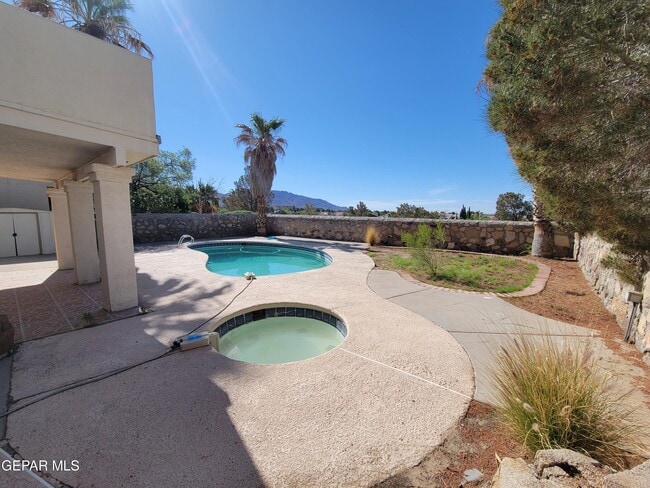 Building Photo - 6920 Imperial Ridge Dr