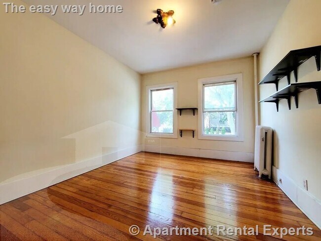 Building Photo - 132.5 Oxford St Unit #2