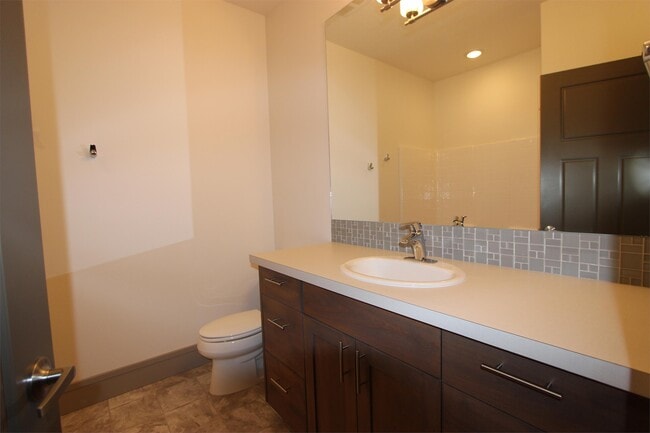 Building Photo - 1271 E Lone Creek Dr