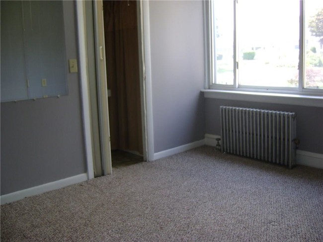Building Photo - 33 Gaspee Point Dr