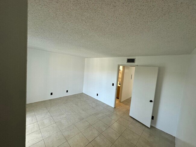 Building Photo - 555 Purdy Ln