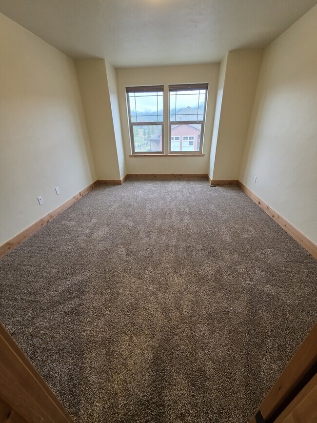 Building Photo - 189 Redstone Dr
