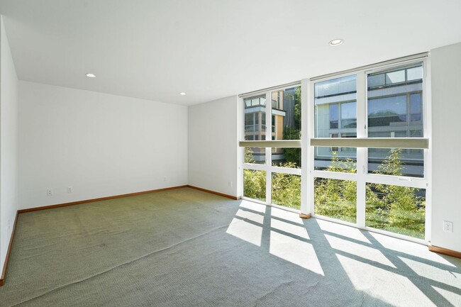 Building Photo - 1809 24th Ave