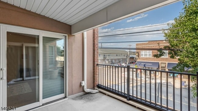 Building Photo - 112 N Broadway