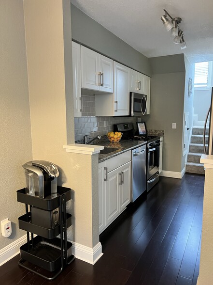 Kitchen - 1905 Windmill Cir