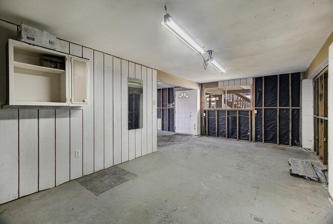 Building Photo - 170 Barracuda St