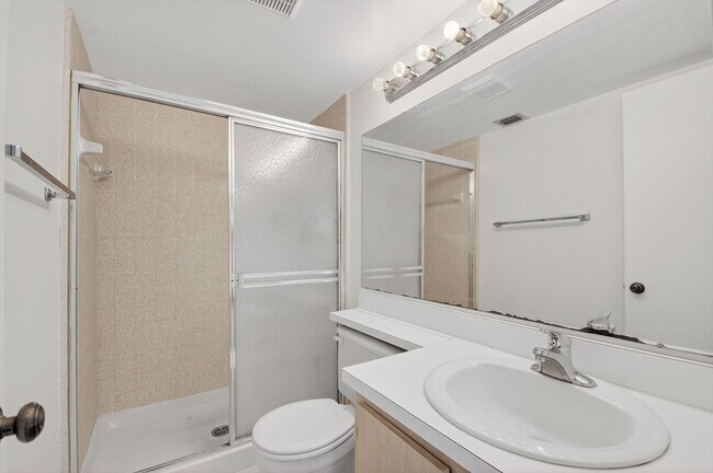Building Photo - 416 Pine Glen Ln