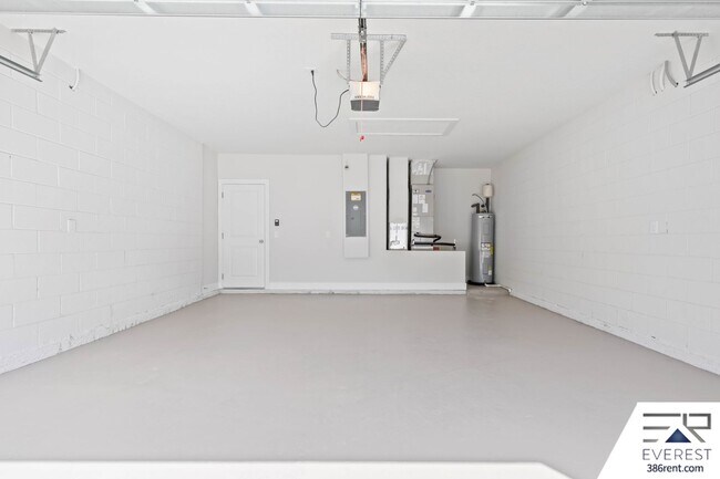 Building Photo - FULLY FENCED, UPGRADED 3/2/2 IN DESIRABLE PINE GROVE