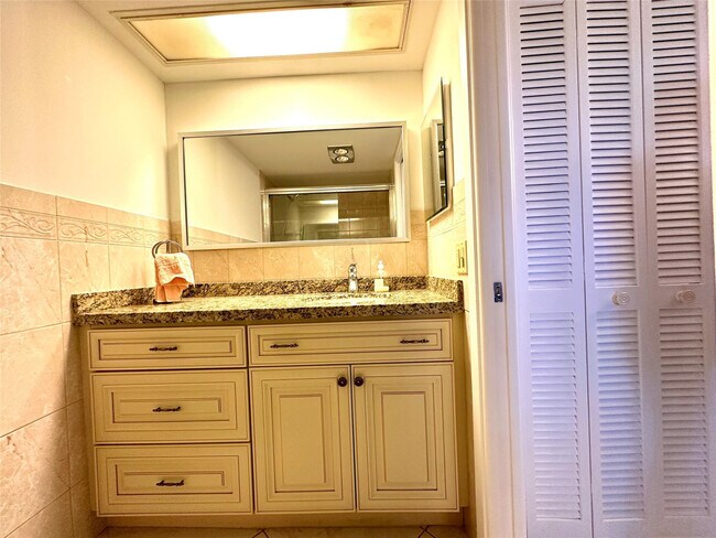 Building Photo - 2671 S Course Dr