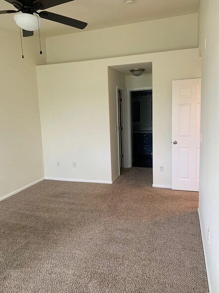 Building Photo - 1520 S Florence Way