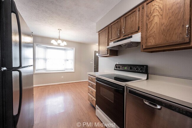 Building Photo - "Charming 2-Bed Haven with 1.5 Baths in Indianapolis – Cozy Living Awaits!"