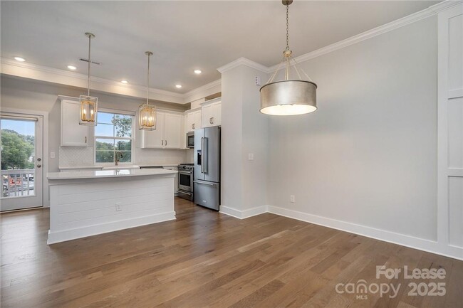 Building Photo - 1622 Nandina Cors Aly
