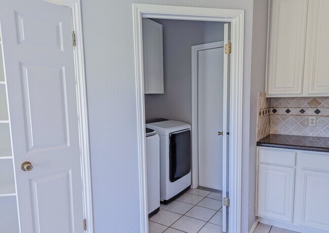 Building Photo - Stylish 4-Bed, 3.5-Bath Rental with Great ...