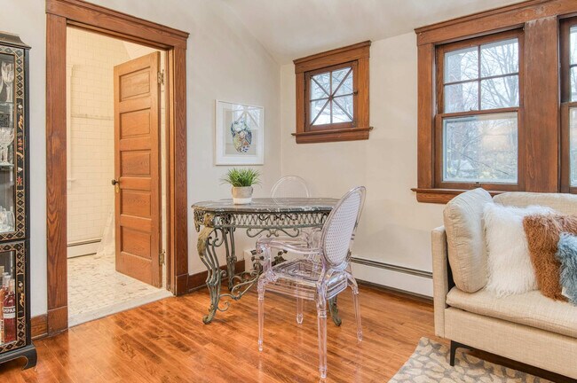 Building Photo - 3073 Fairmount Blvd