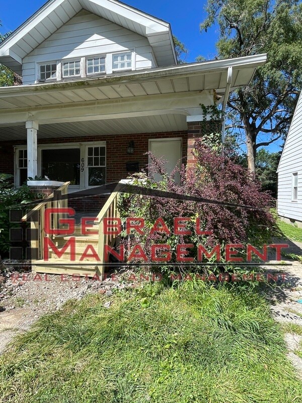 Primary Photo - 609 E McClellan St