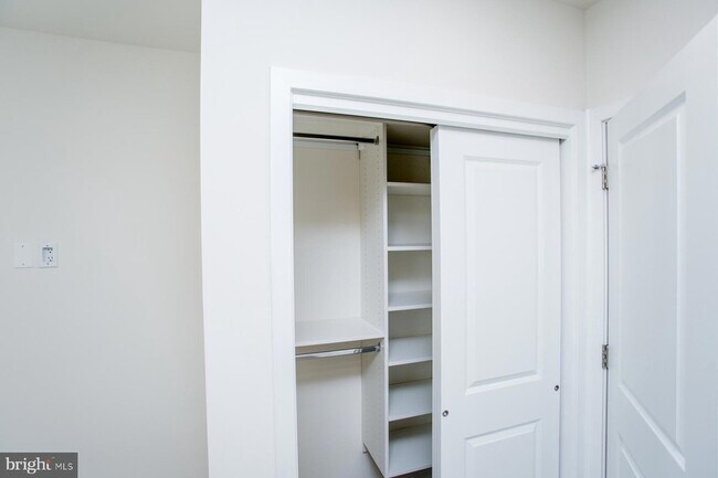 Building Photo - 41 Bridge St