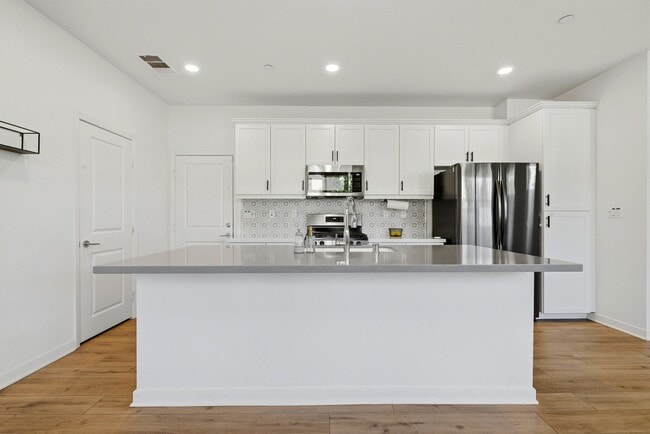 Building Photo - 4 Bedroom Townhome for rent In Murrieta