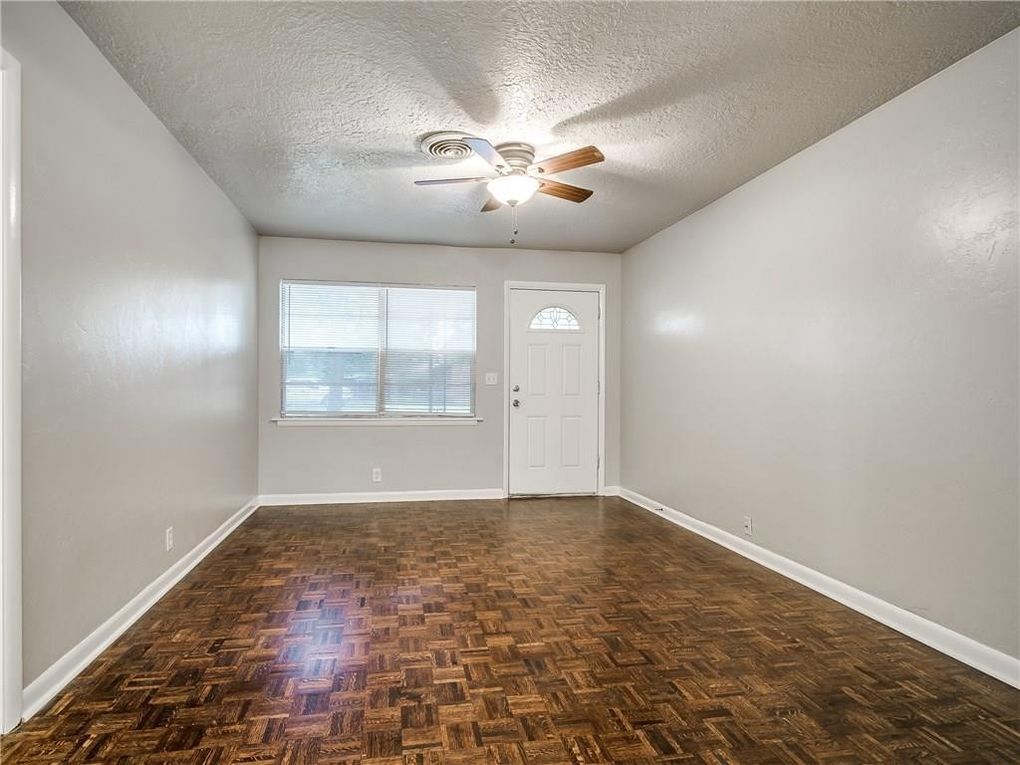 Building Photo - 2215 Beverly Hills St