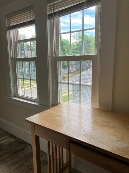 Building Photo - 55 Quaker Ln N