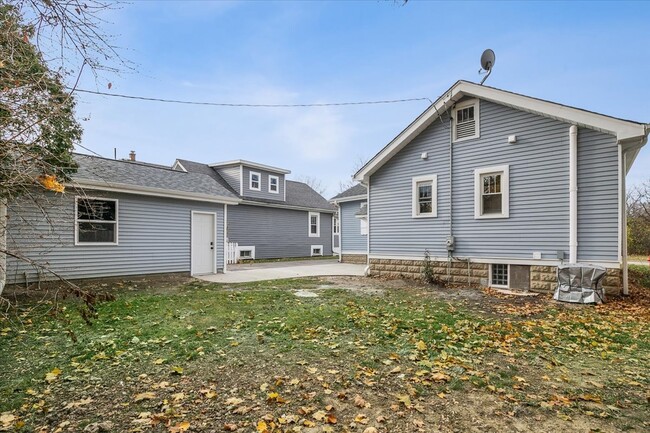 Building Photo - 1201 N McKinley Rd