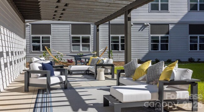 Building Photo - 8424 N Tryon St