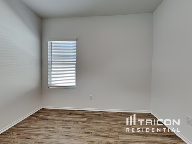 Building Photo - 217 Mica Trl