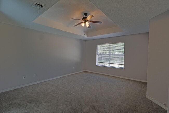 Building Photo - 1915 Sunrise Dr