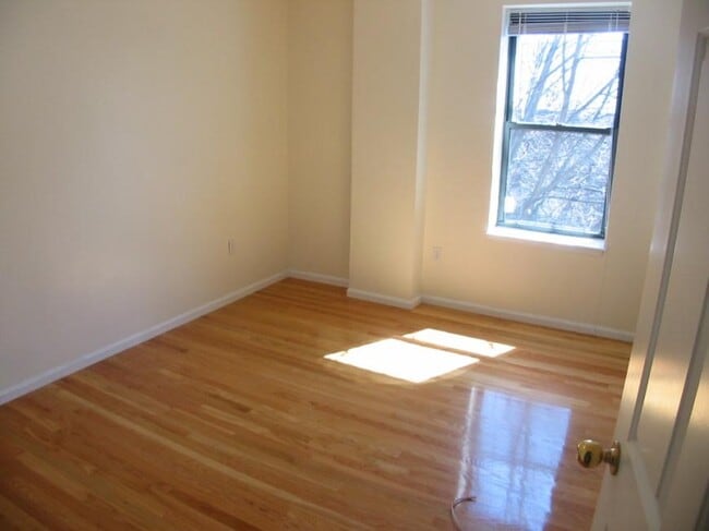 Building Photo - 3.0 bedroom in Cambridge Massachusetts 02140