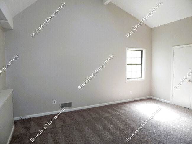 Building Photo - 2170 Wells Dr SE