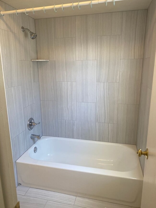 Building Photo - Fantastic 3 Bedroom, 2 Bath, 2 Car Garage,...