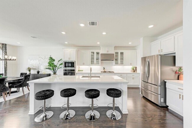 Building Photo - 5028 Olimpico Wy