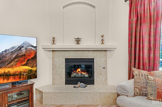 Building Photo - Brighton Estates Luxury 4-Bedroom Home with Pool, Office, Outdoor Kitchen & Paid Solar – Saves Ov...