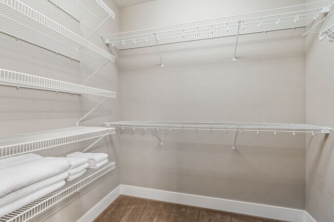 Building Photo - Grand Northwest Crossing Home. Fully furnished monthly rental. Walk to Compass Park. All Utilitie...