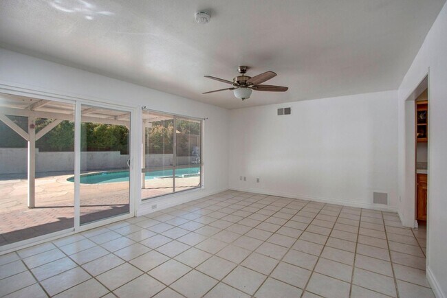 Building Photo - Beautiful 4B/2BA Home in Rancho Bernardo for Lease!