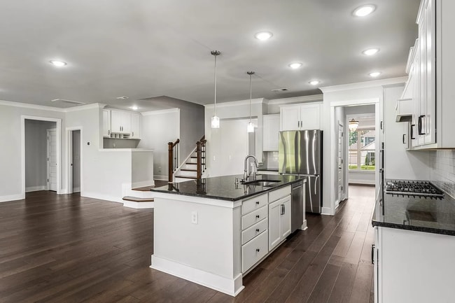 Building Photo - Exquisite Executive Home in the Heart of S...