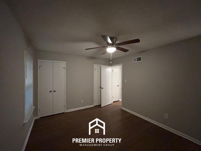 Building Photo - 8288 Cedarbrush Dr