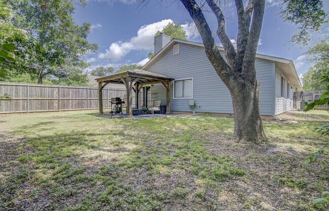 Building Photo - 2801 Norfolk Dr