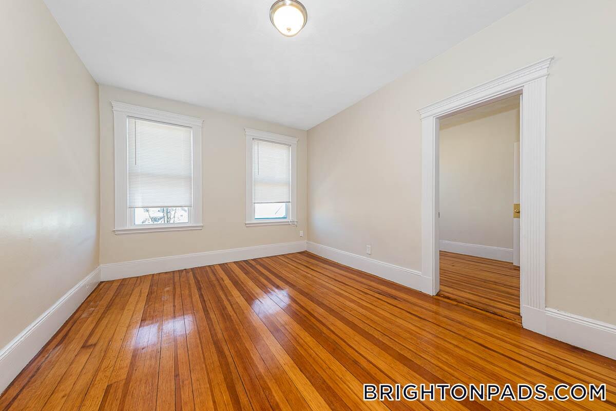 Building Photo - 44 Brackett St