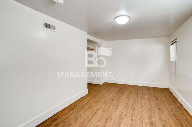 Building Photo - LOCATION, LOCATION, LOCATION! Spacious S Portland Home Walking Distance to PSU and Downtown! MUST...