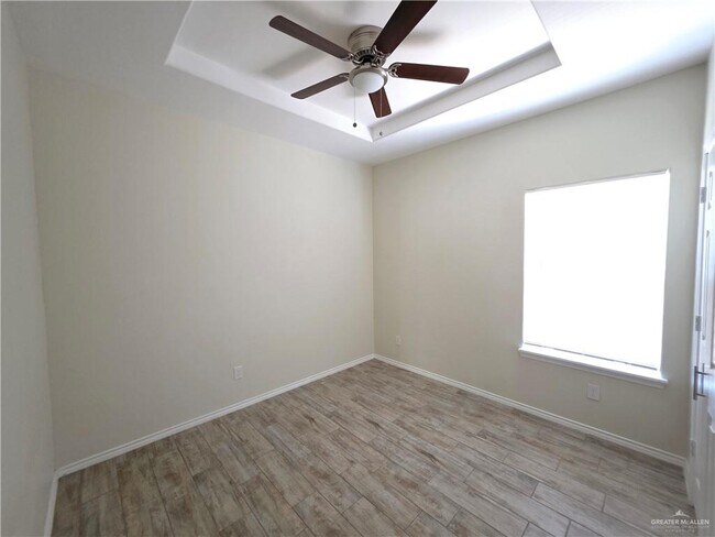 Building Photo - 5005 N Hiawatha Dr