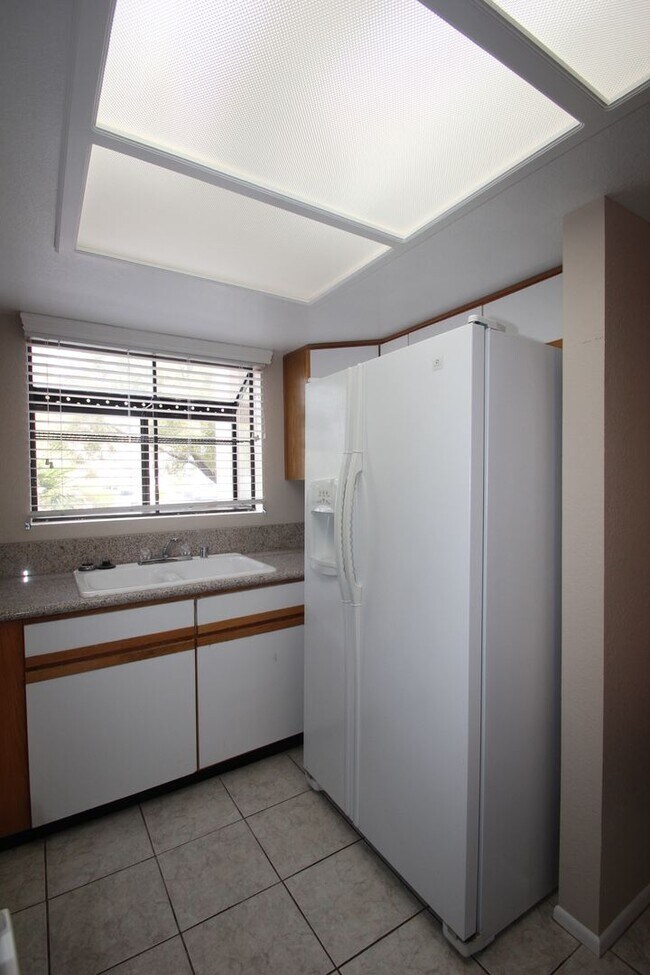 Building Photo - Lovely 2 Bed 2 Bath Downstairs Condo in Gr...