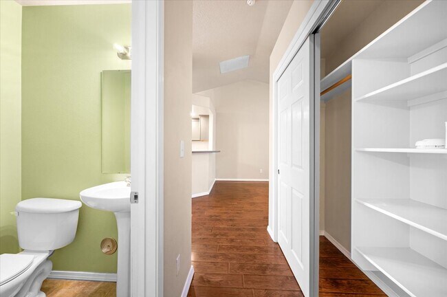 Building Photo - 3685 S Creekwood Way