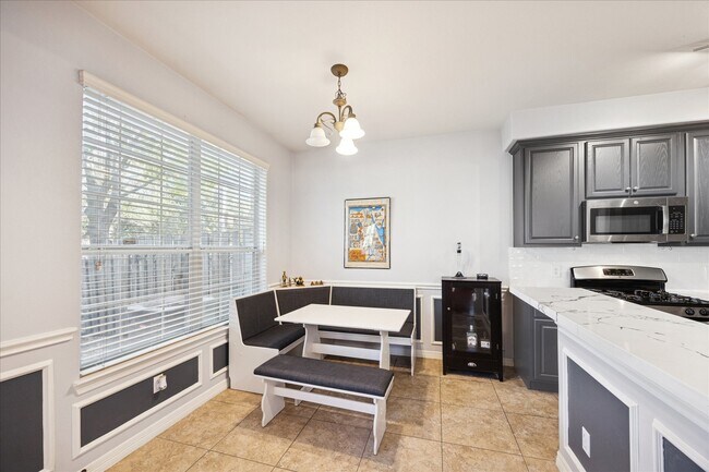 Building Photo - 6426 E Linpar Ct