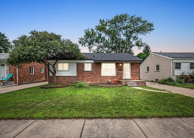 Building Photo - Updated Ranch with Bonus Space & Prime Loc...